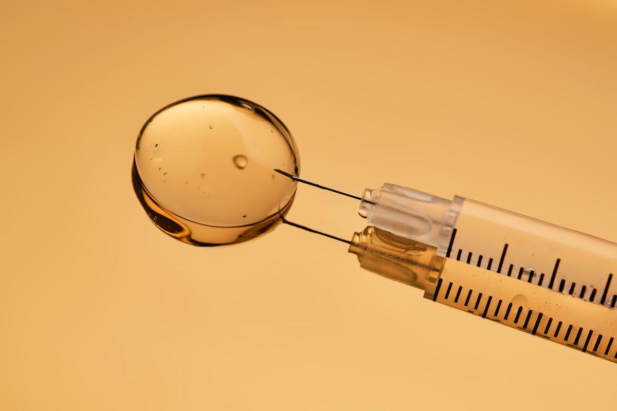 close-up-of-syringe-filling-a-liquid-drop-2026-01-09-01-16-16-utc
